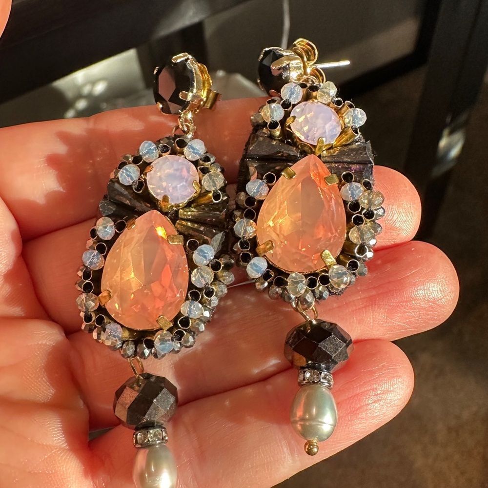 SALE! Statement dangle earrings with crystals and faux pearl in gold tone!